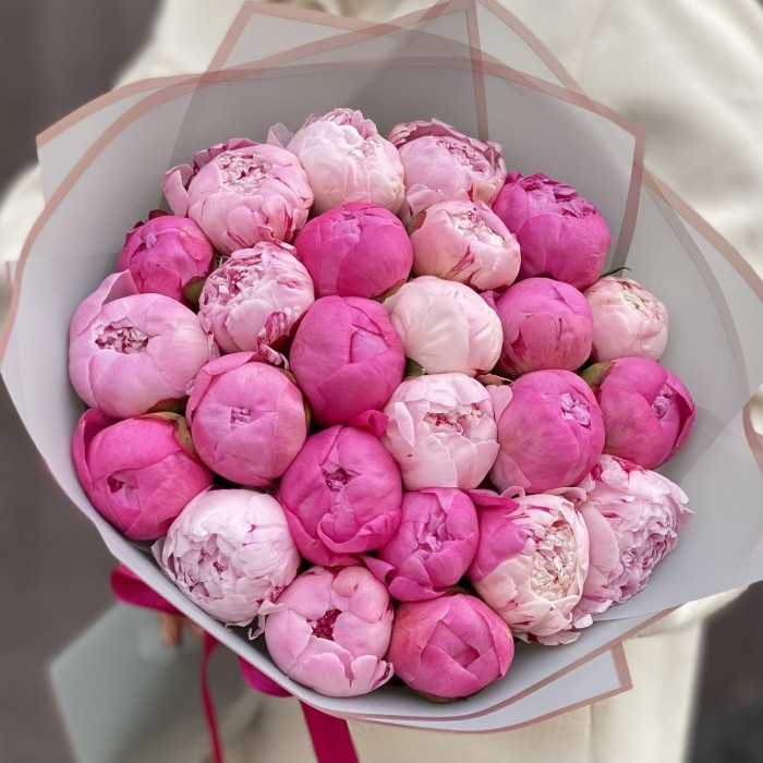 Розовый микс из 25 пионов